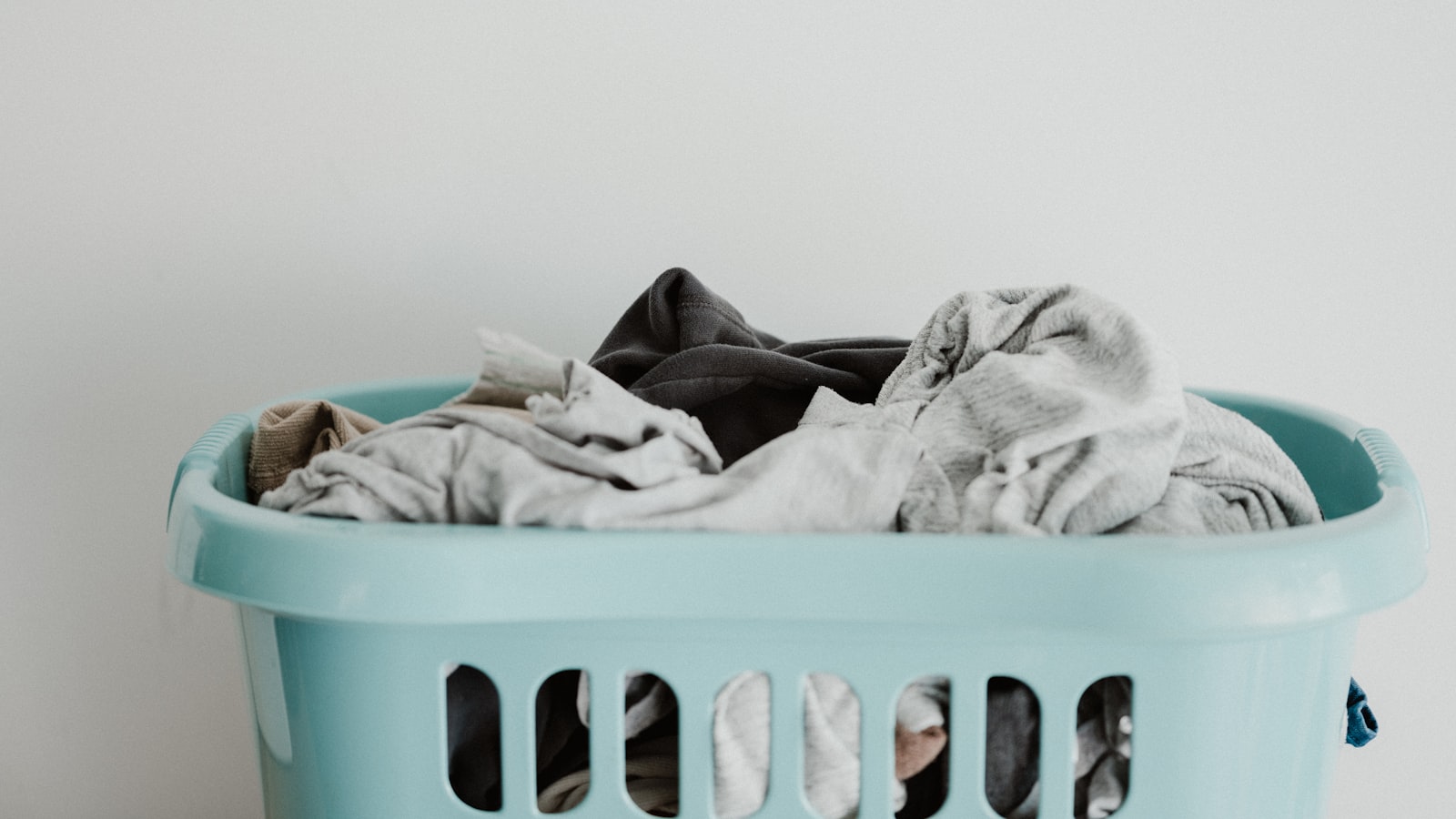 Low-Impact Laundry for People Without a Garden to Hang Things On