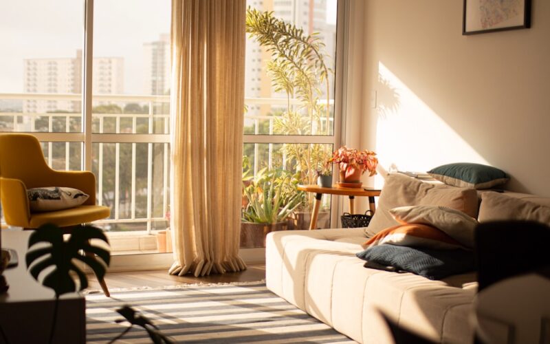 Apartment Air Quality for City Flats: Dust, Cooking Fumes, VOCs, and What Actually Helps